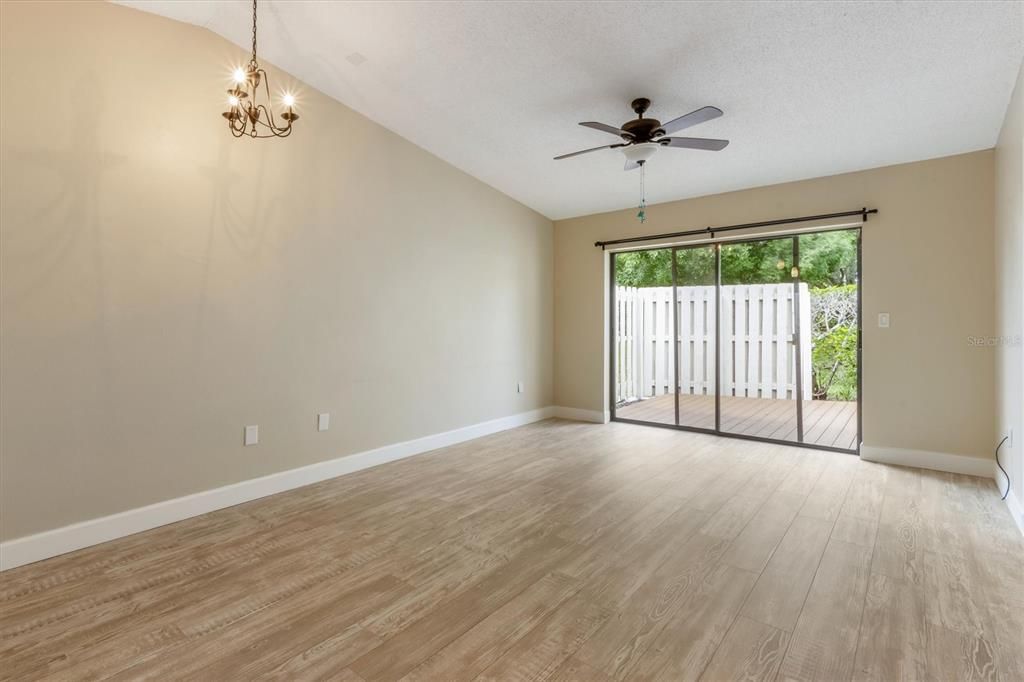 For Sale: $219,500 (2 beds, 2 baths, 722 Square Feet)