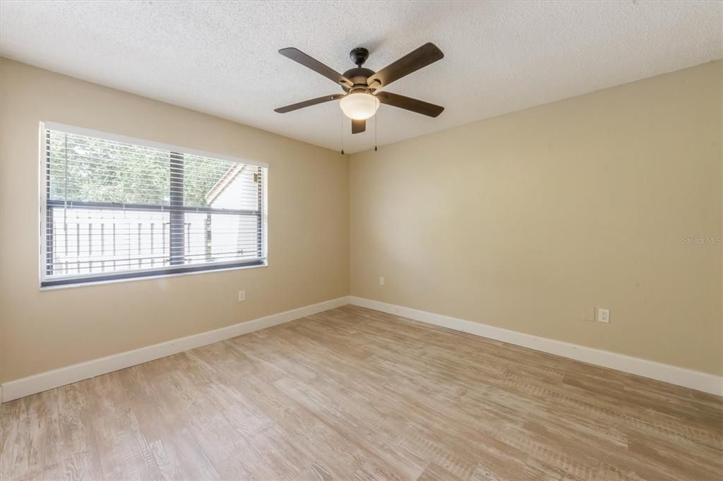 For Sale: $219,500 (2 beds, 2 baths, 722 Square Feet)