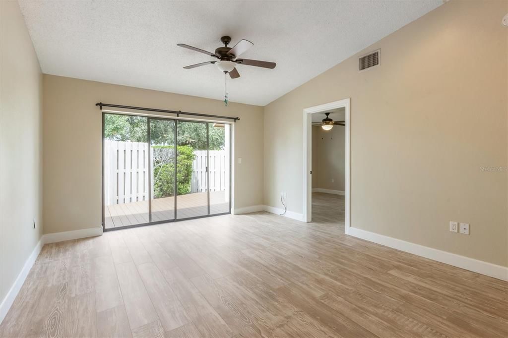 For Sale: $219,500 (2 beds, 2 baths, 722 Square Feet)