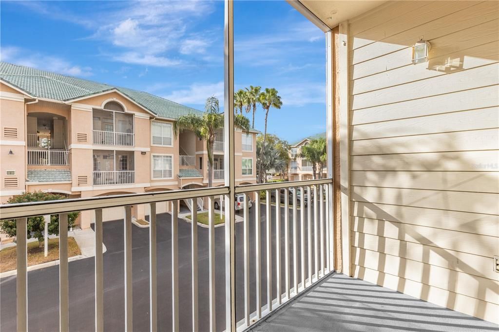 Screened-in balcony patio