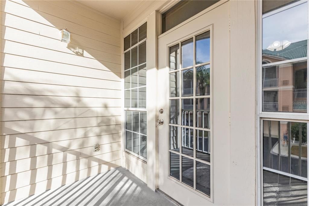 Screened-in balcony patio