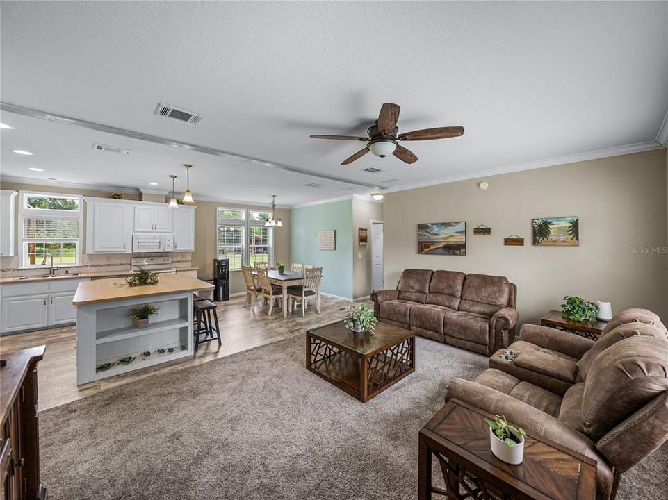 For Sale: $374,900 (3 beds, 2 baths, 1485 Square Feet)