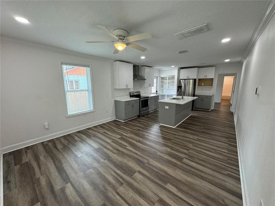 For Rent: $1,600 (1 beds, 1 baths, 672 Square Feet)