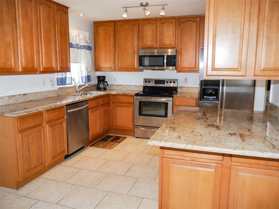 For Sale: $205,999 (2 beds, 2 baths, 1380 Square Feet)