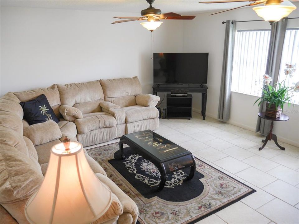 For Sale: $205,999 (2 beds, 2 baths, 1380 Square Feet)