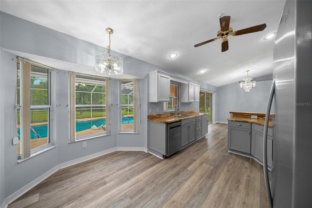 kitchen/breakfast nook