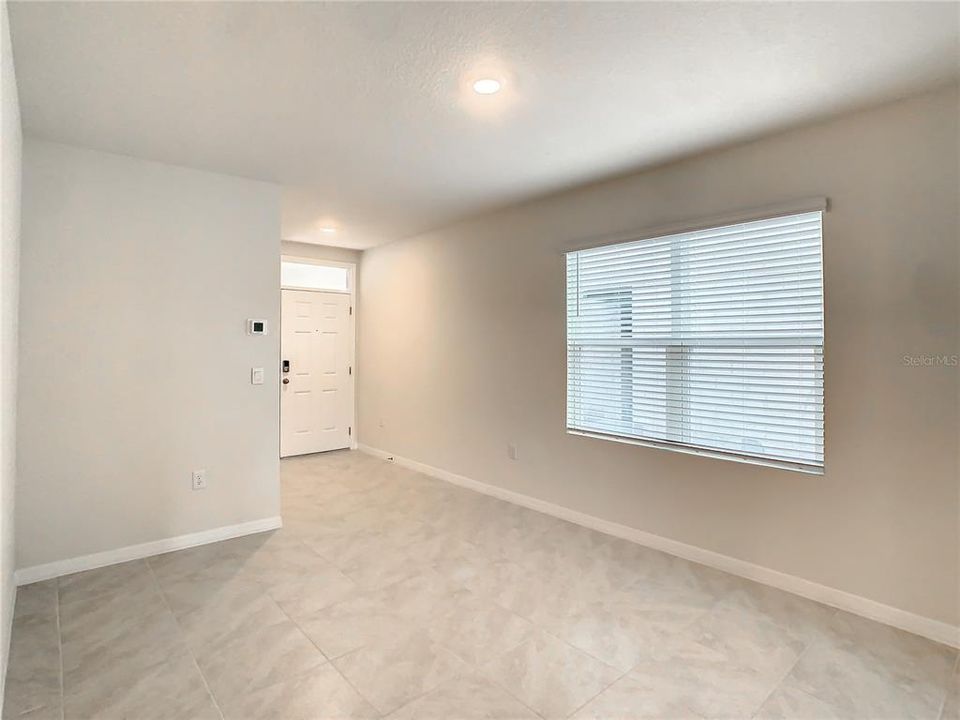 For Rent: $2,095 (3 beds, 2 baths, 1516 Square Feet)