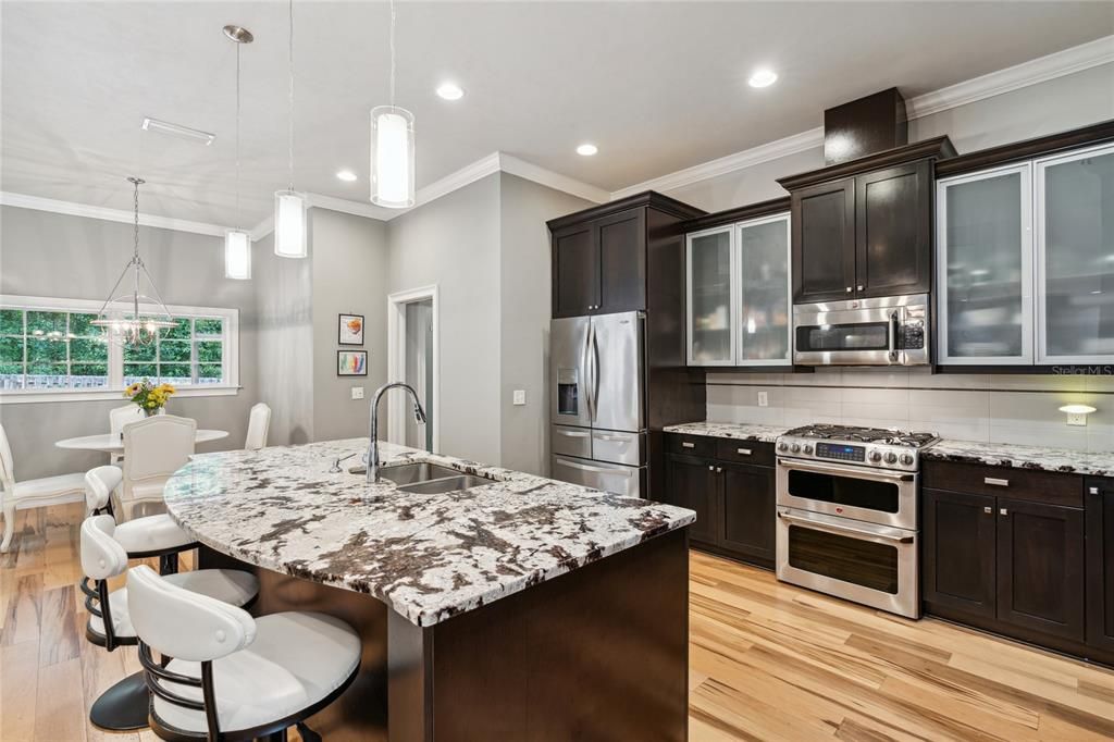 Gas stove with two ovens and island seating