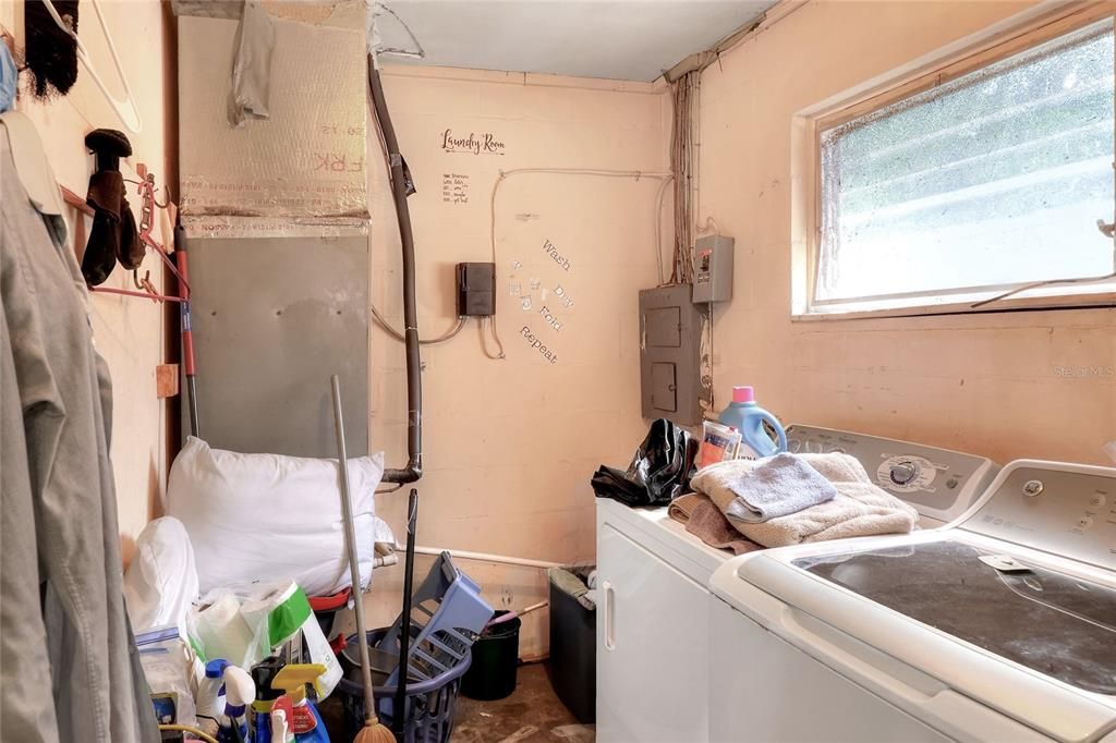 INDOOR LAUNDRY ROOM