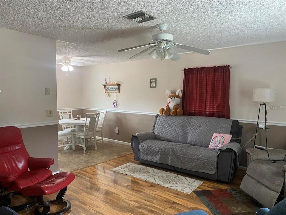 For Sale: $245,000 (3 beds, 1 baths, 1104 Square Feet)