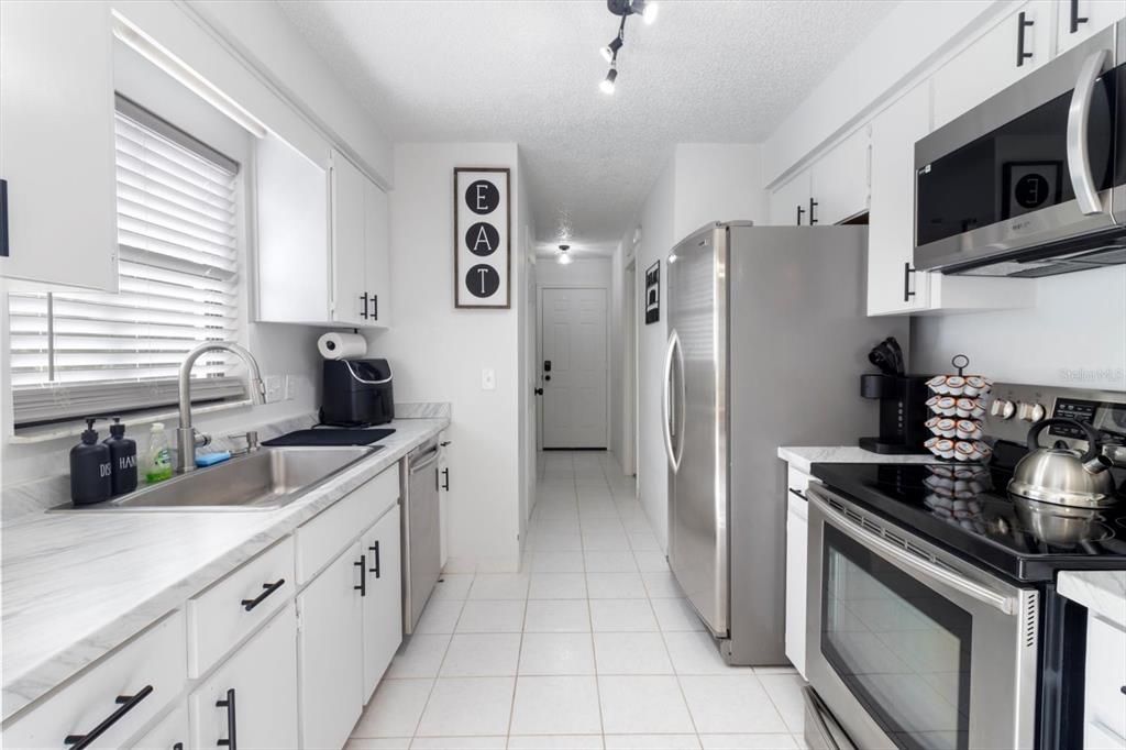 For Sale: $369,000 (3 beds, 1 baths, 1128 Square Feet)