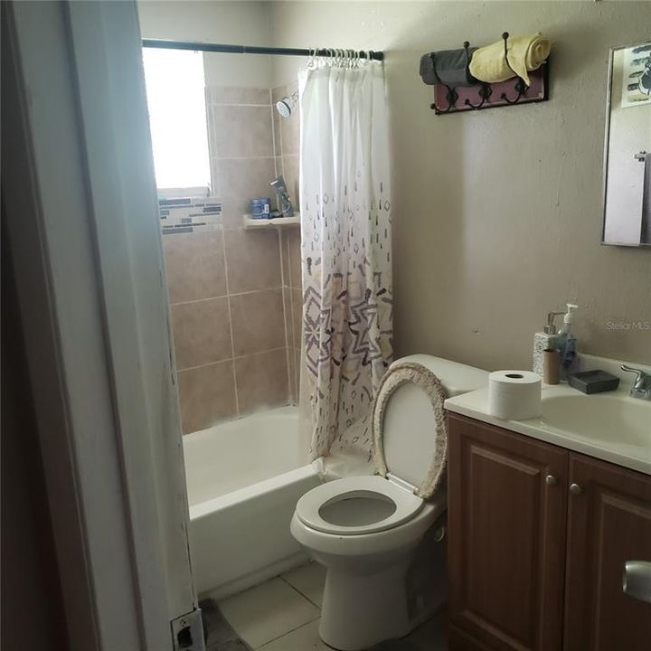 For Sale: $265,000 (3 beds, 1 baths, 714 Square Feet)