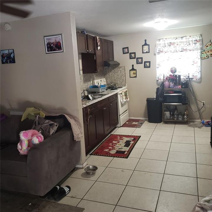 For Sale: $265,000 (3 beds, 1 baths, 714 Square Feet)