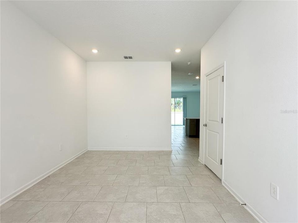 For Rent: $2,400 (3 beds, 2 baths, 1793 Square Feet)