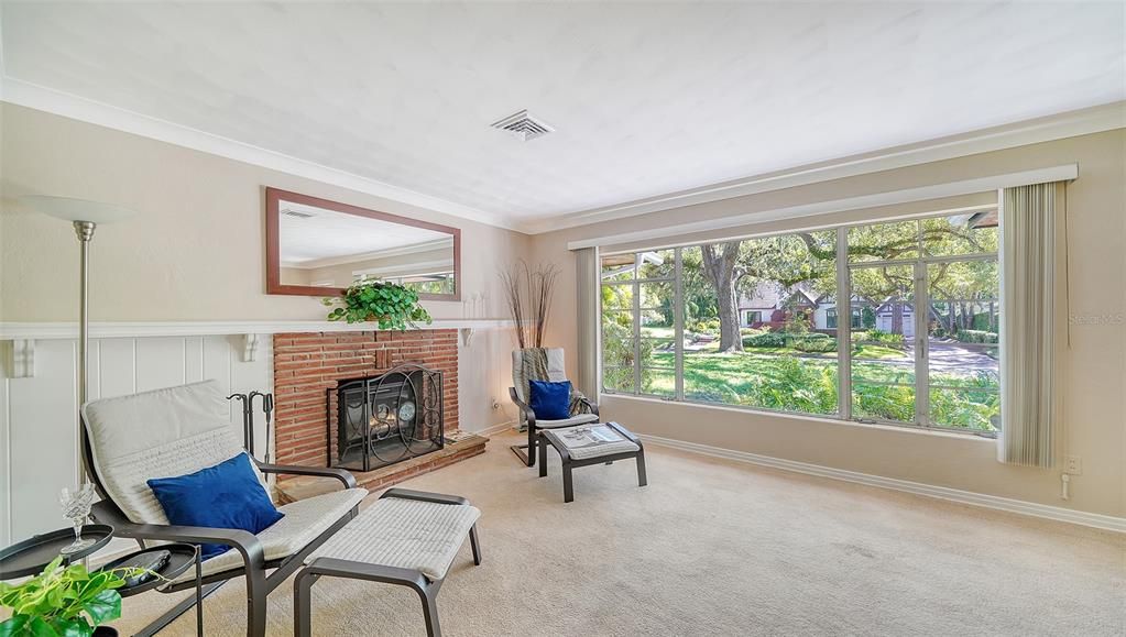 Living Room with fireplace