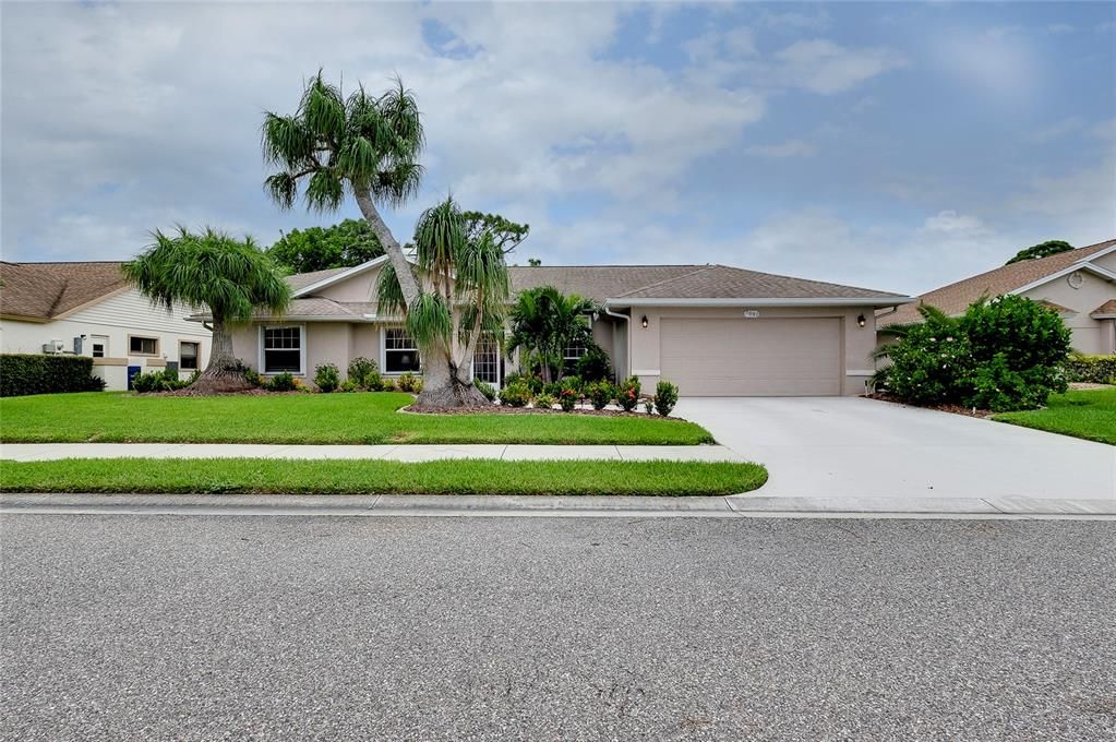 Active With Contract: $598,000 (4 beds, 2 baths, 2504 Square Feet)