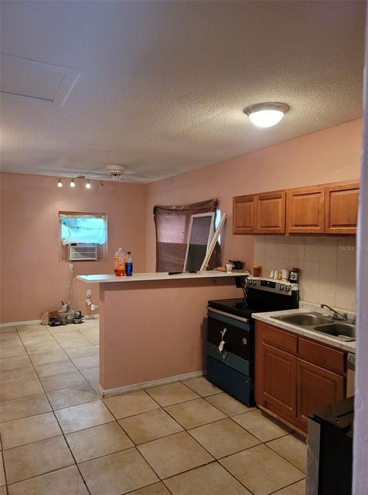 For Sale: $174,900 (2 beds, 1 baths, 576 Square Feet)