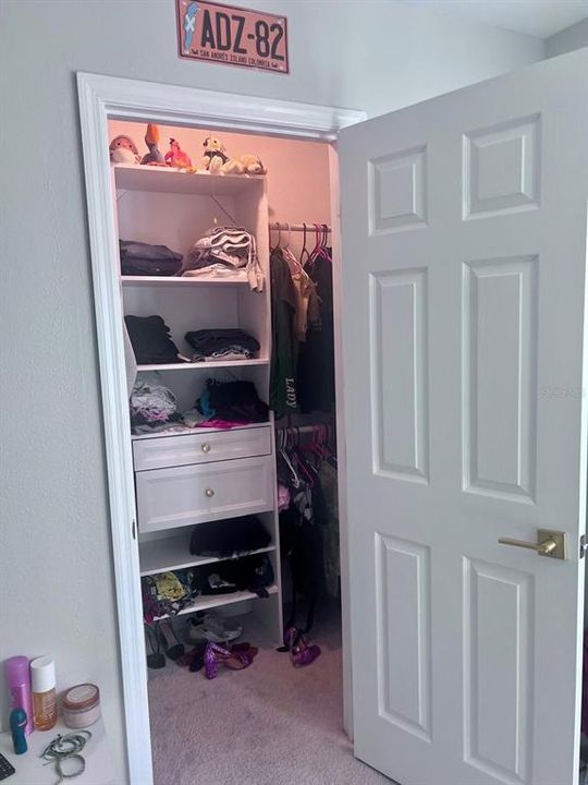 WALKING CLOSET