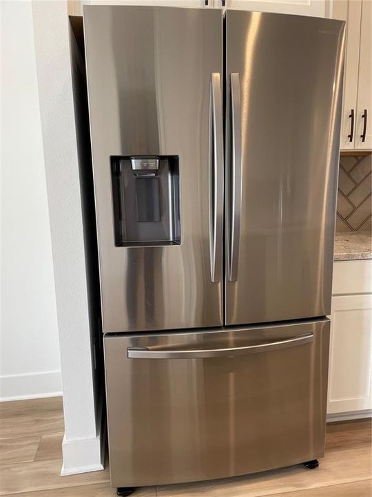 French door refrigerator (new)