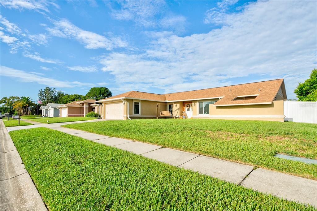 Active With Contract: $375,000 (3 beds, 2 baths, 1656 Square Feet)