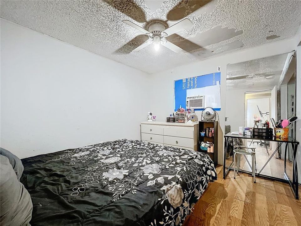 For Sale: $175,000 (3 beds, 1 baths, 970 Square Feet)