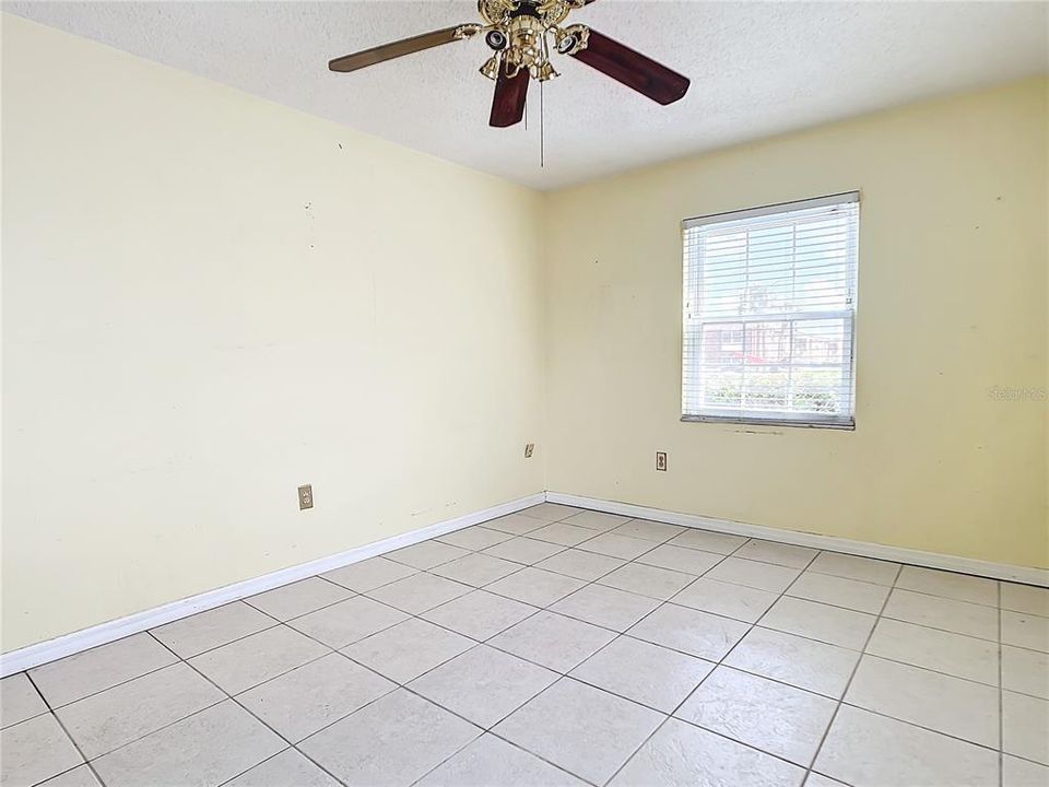 For Sale: $120,000 (1 beds, 1 baths, 669 Square Feet)