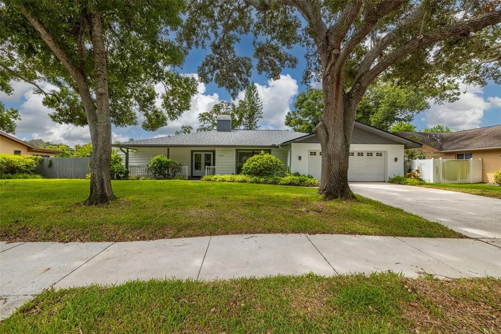 For Sale: $600,000 (3 beds, 2 baths, 2560 Square Feet)