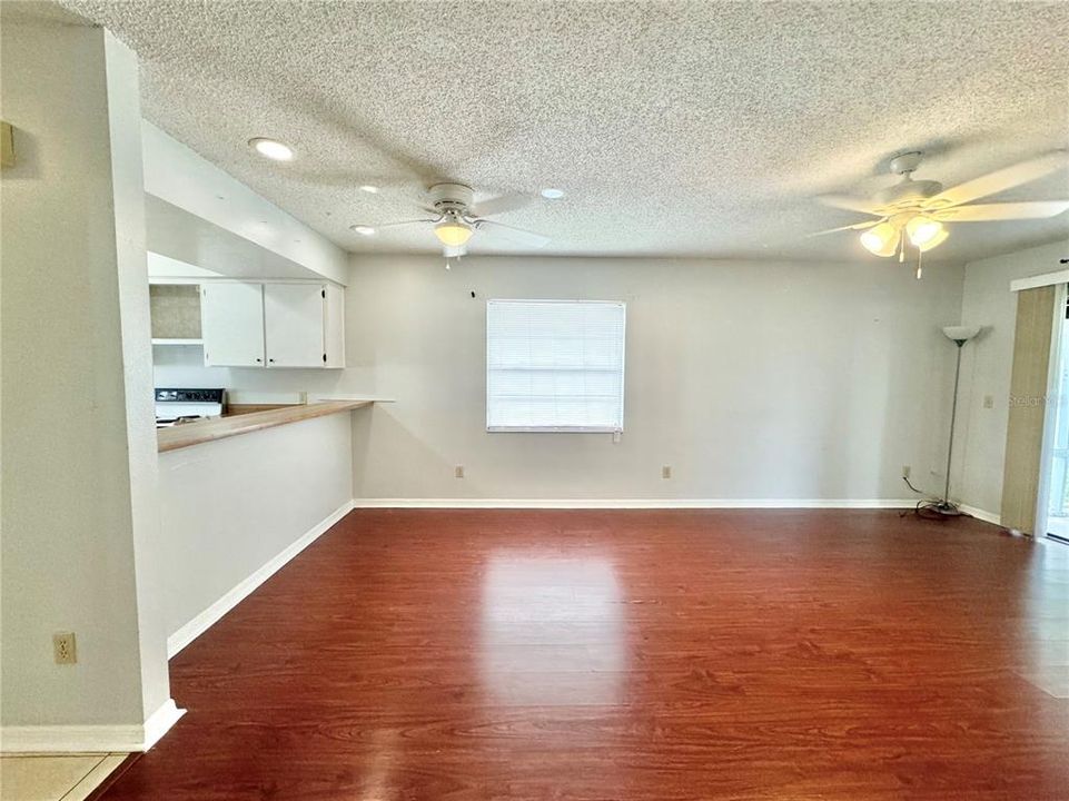 For Rent: $1,400 (2 beds, 1 baths, 800 Square Feet)