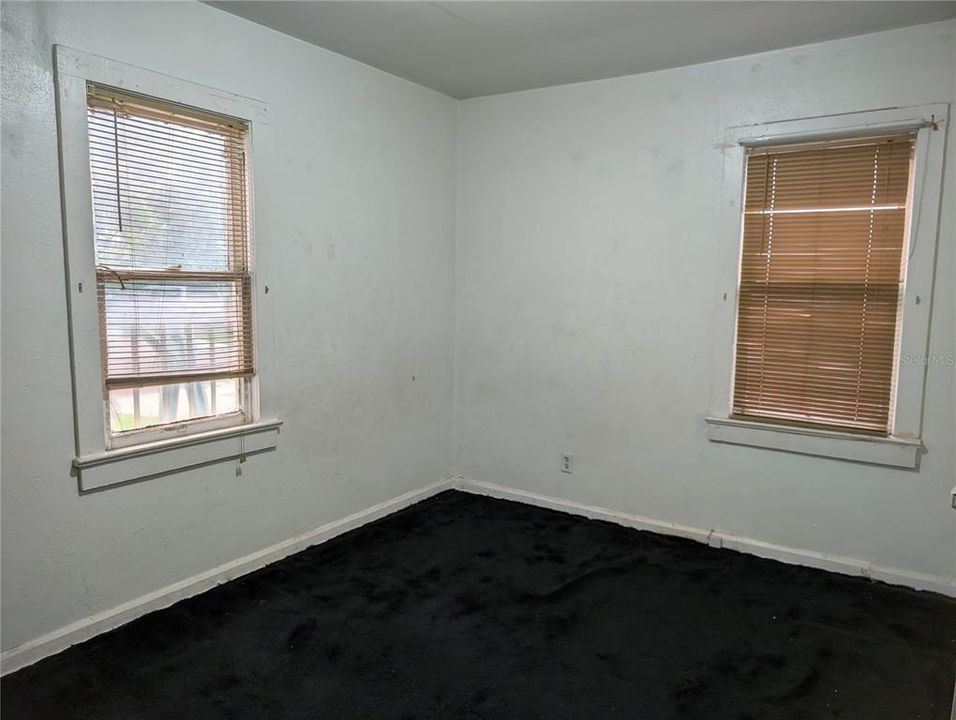 For Sale: $280,000 (3 beds, 2 baths, 1300 Square Feet)