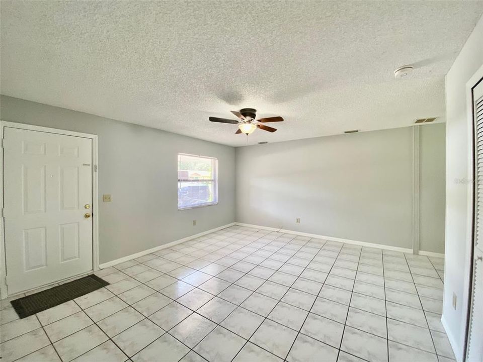 For Rent: $1,650 (3 beds, 1 baths, 1204 Square Feet)