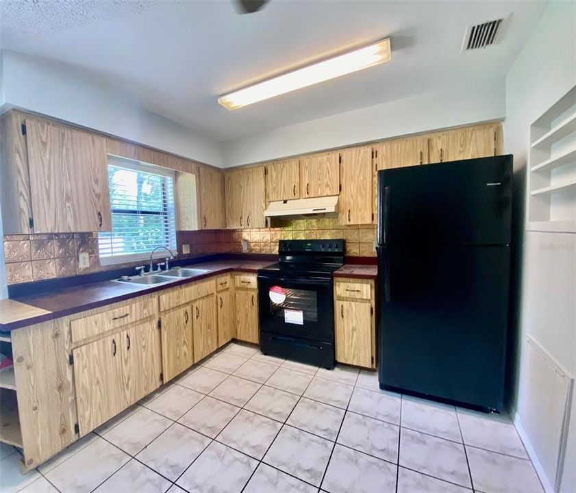 For Rent: $1,650 (3 beds, 1 baths, 1204 Square Feet)