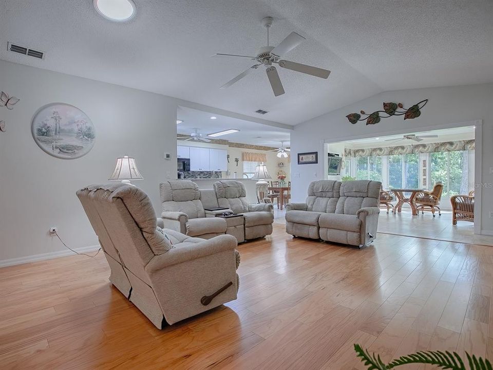 SPACIOUS OPEN FLOOR PLAN, VAULTED CEILINGS AND MORE!