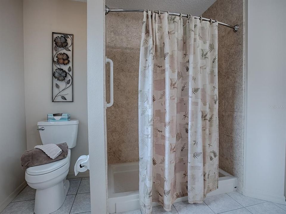 TILED WALK-IN SHOWER