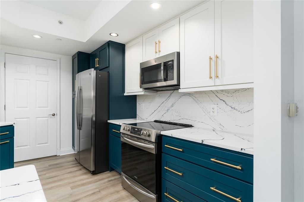 For Sale: $399,900 (2 beds, 2 baths, 1815 Square Feet)