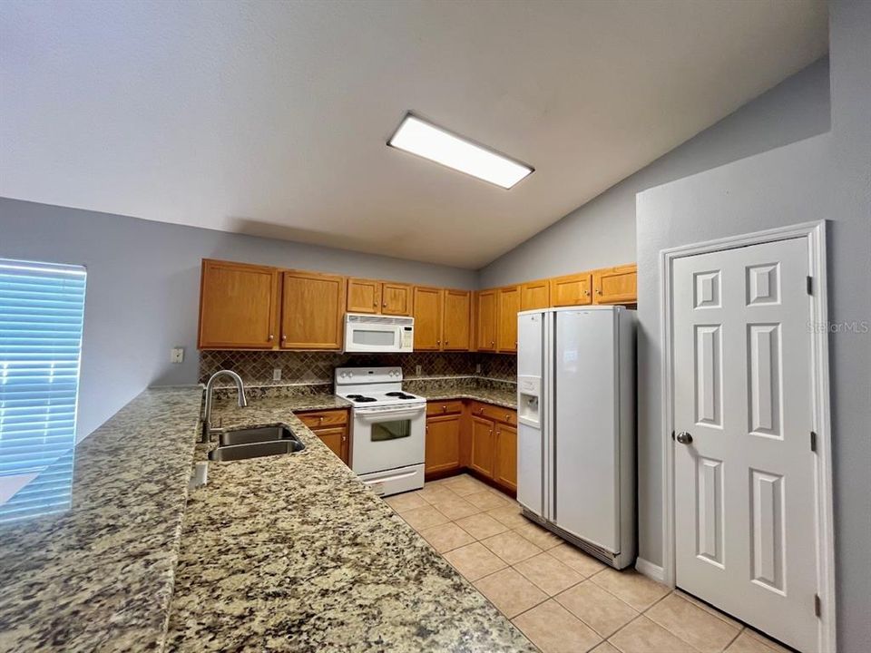 For Rent: $3,095 (4 beds, 2 baths, 2020 Square Feet)