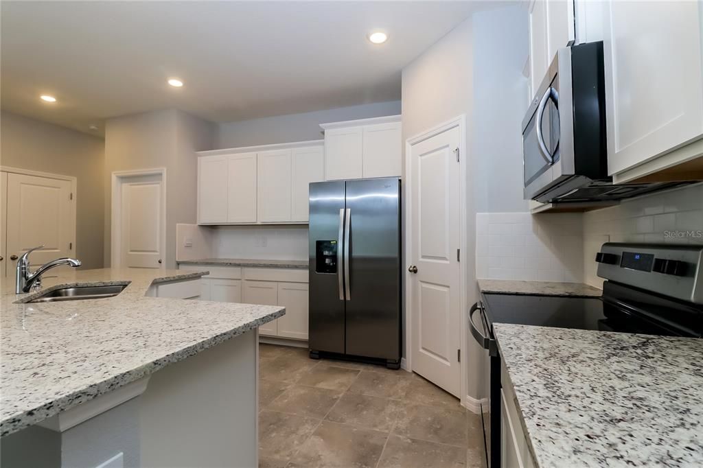 For Rent: $2,249 (3 beds, 2 baths, 1587 Square Feet)