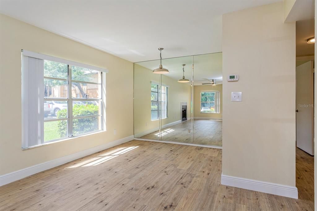 For Sale: $225,000 (2 beds, 2 baths, 851 Square Feet)