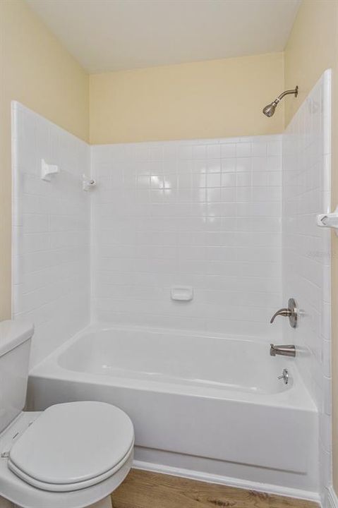 For Sale: $225,000 (2 beds, 2 baths, 851 Square Feet)