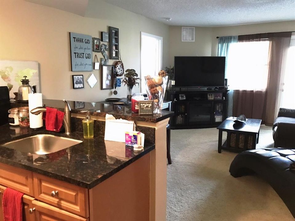 Active With Contract: $135,000 (1 beds, 1 baths, 500 Square Feet)