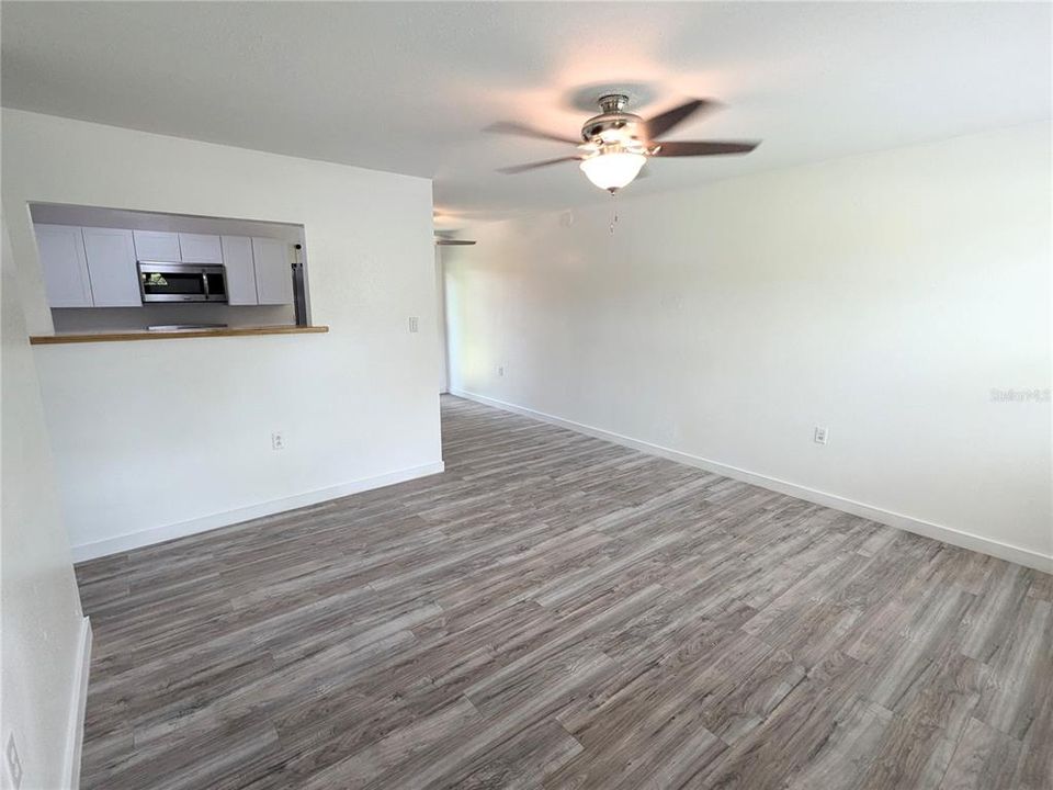 For Sale: $228,000 (3 beds, 1 baths, 912 Square Feet)