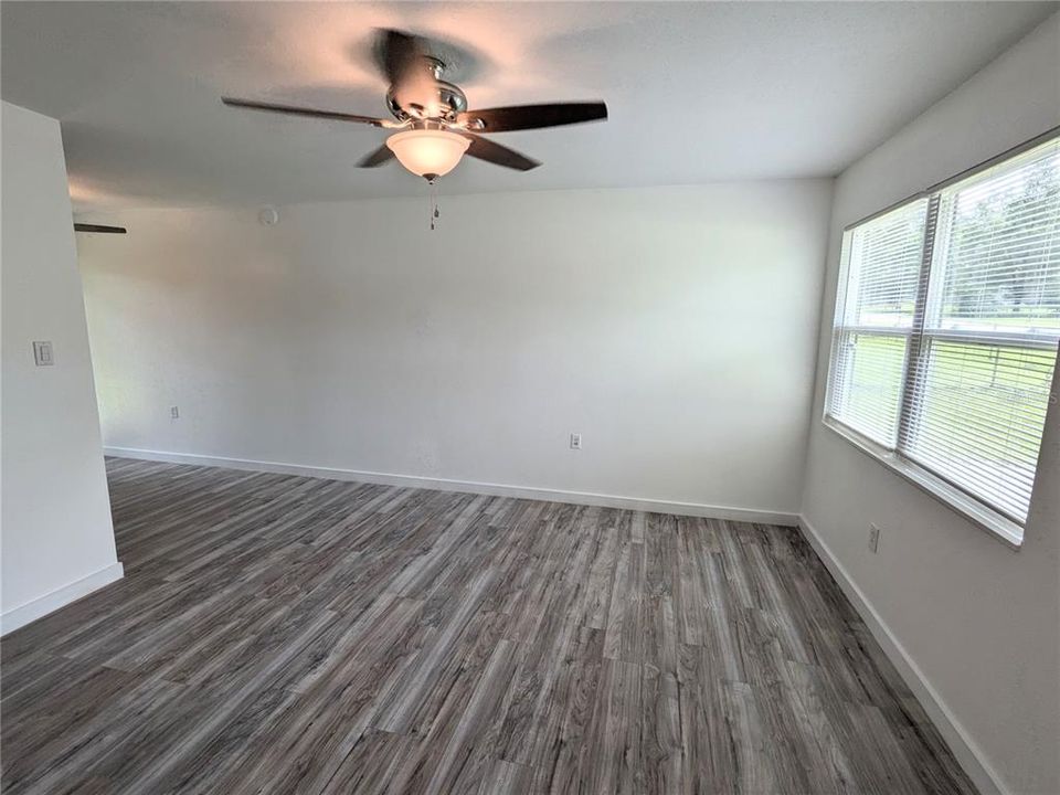 For Sale: $228,000 (3 beds, 1 baths, 912 Square Feet)