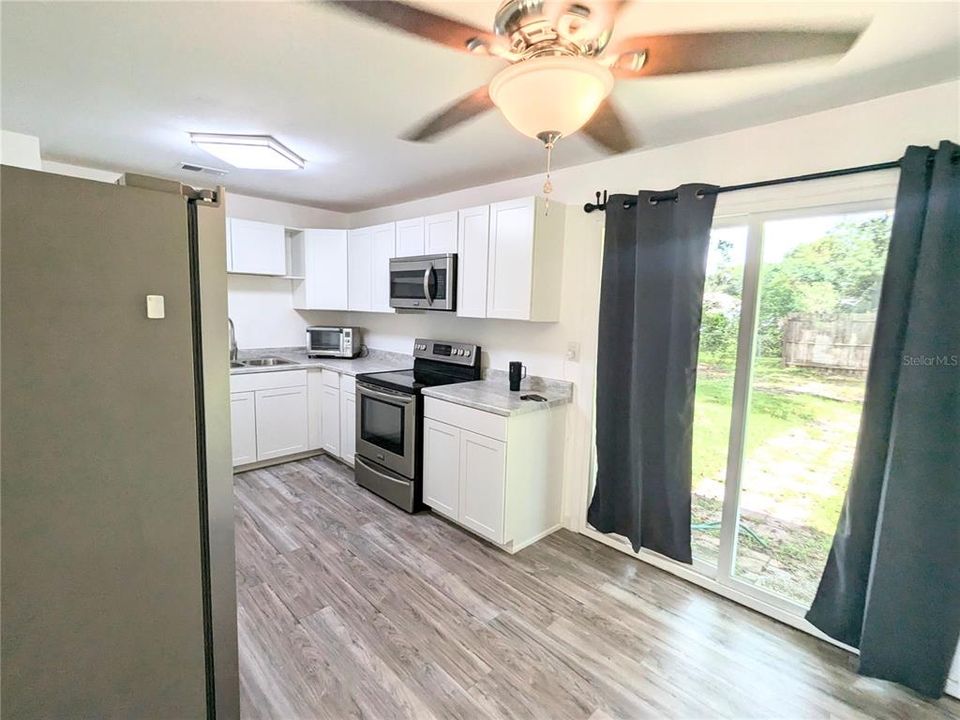 For Sale: $228,000 (3 beds, 1 baths, 912 Square Feet)