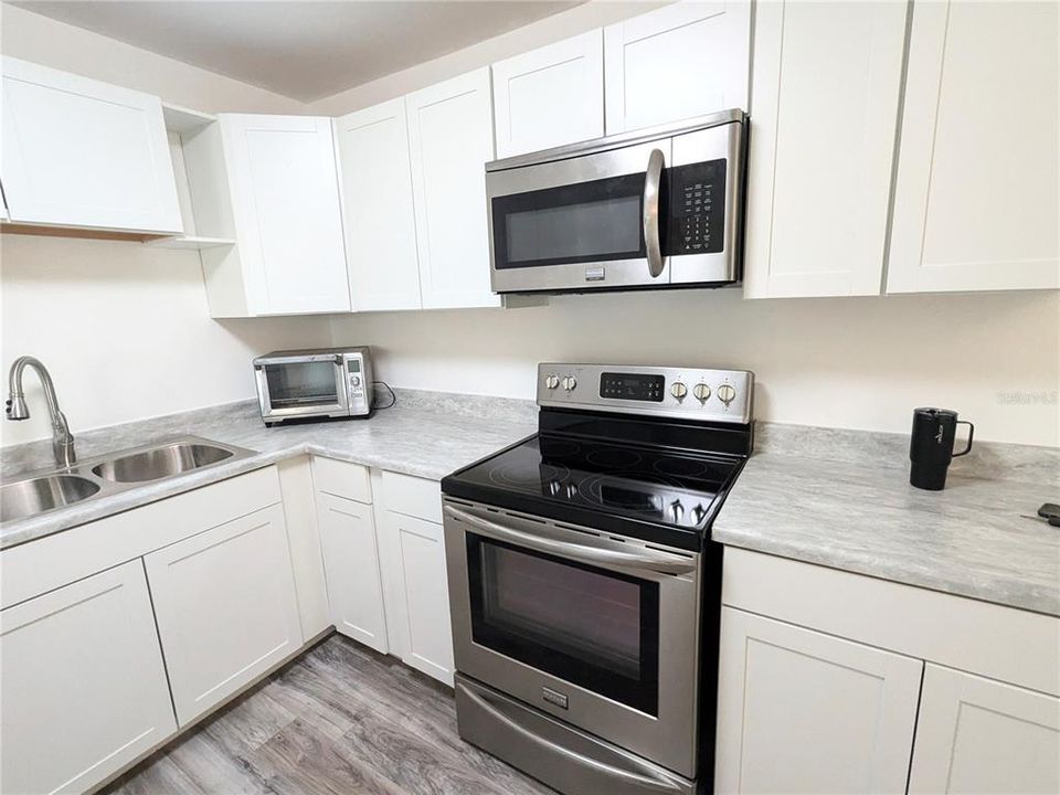 For Sale: $228,000 (3 beds, 1 baths, 912 Square Feet)