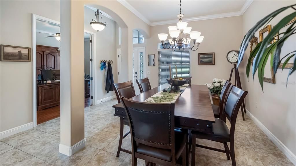 Dining Room / Front Entryway