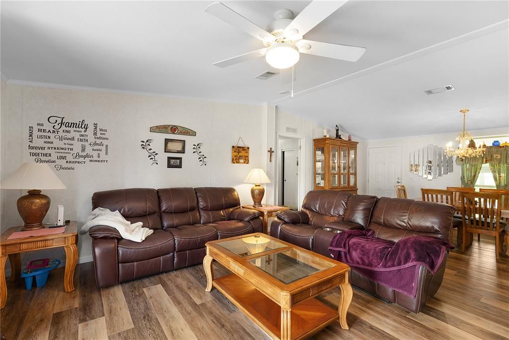 For Sale: $199,000 (2 beds, 2 baths, 1439 Square Feet)