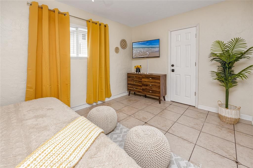 Active With Contract: $3,350 (3 beds, 2 baths, 1438 Square Feet)