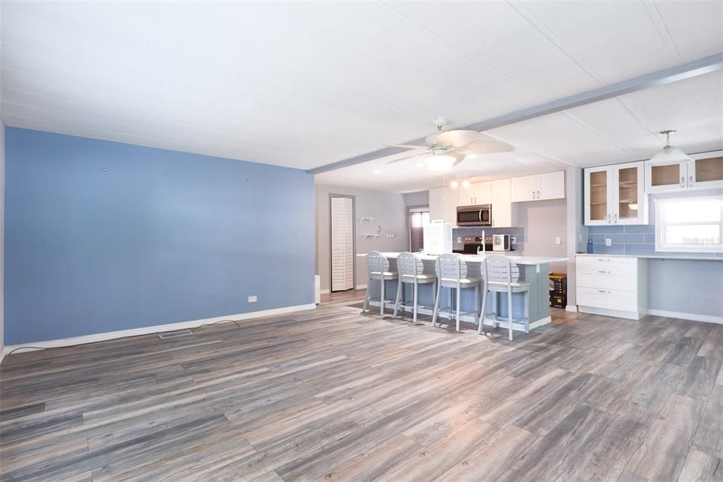 For Sale: $249,000 (2 beds, 2 baths, 1228 Square Feet)