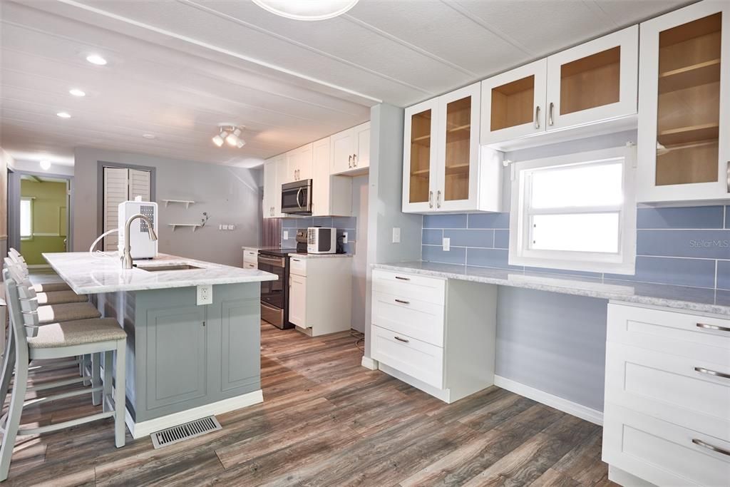 For Sale: $249,000 (2 beds, 2 baths, 1228 Square Feet)