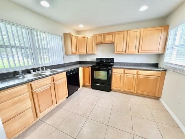 For Rent: $2,095 (4 beds, 2 baths, 1468 Square Feet)