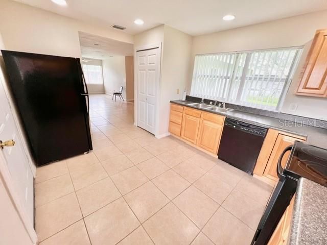 For Rent: $2,095 (4 beds, 2 baths, 1468 Square Feet)